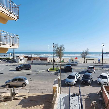 Sweet Home & Wellness Luxury Apartment Nettuno Exteriör bild