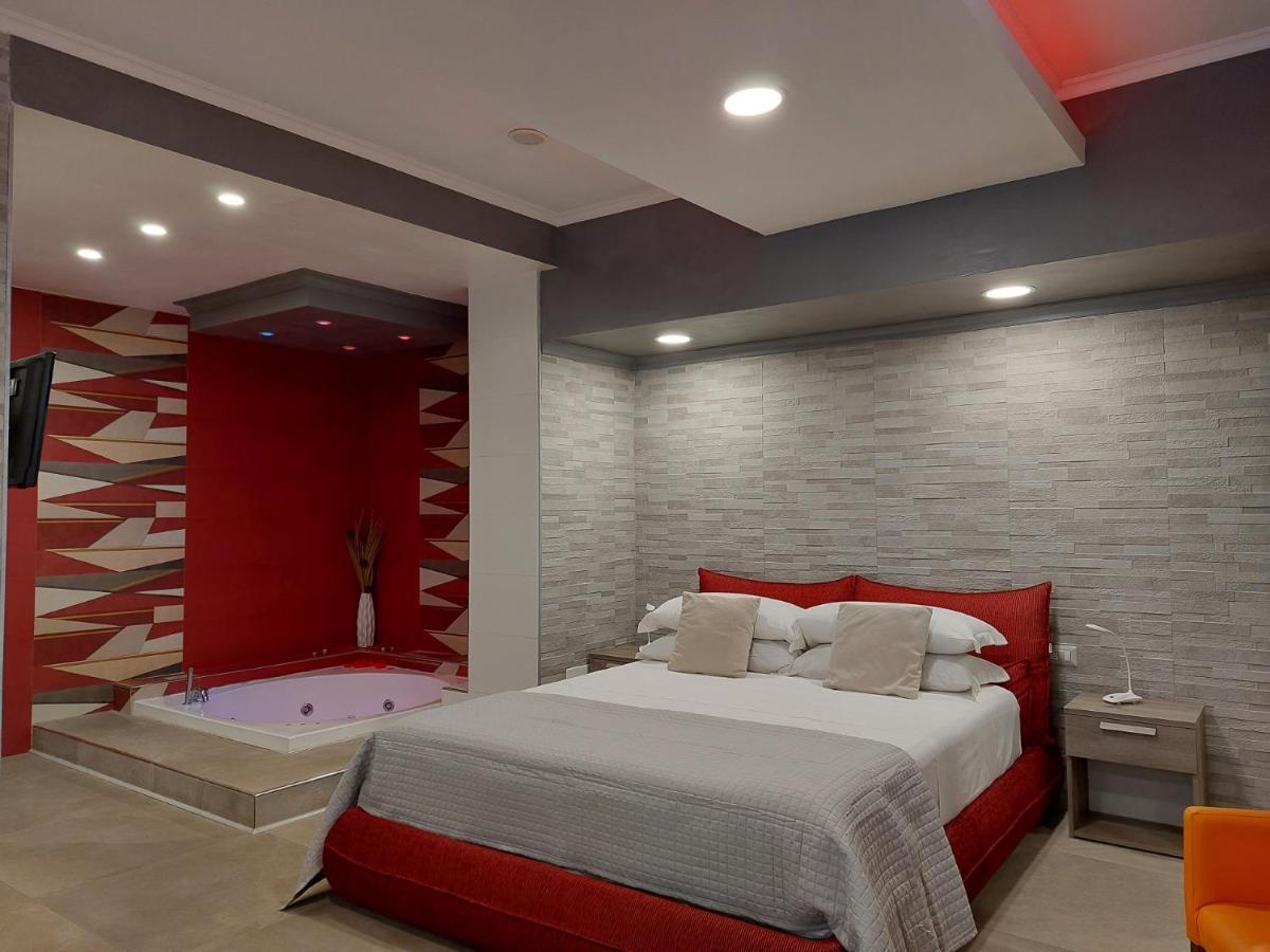 Sweet Home & Wellness Luxury Apartment Nettuno Exteriör bild
