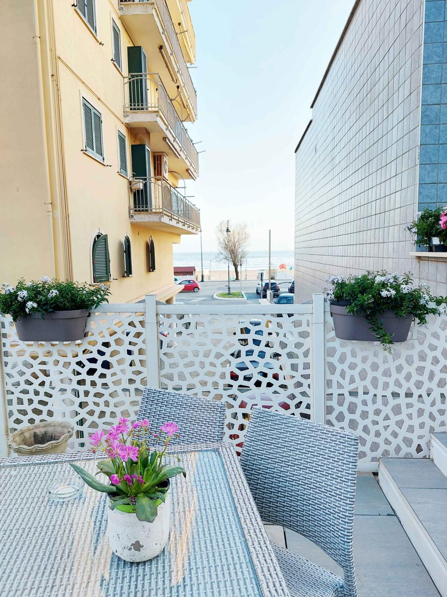Sweet Home & Wellness Luxury Apartment Nettuno Exteriör bild
