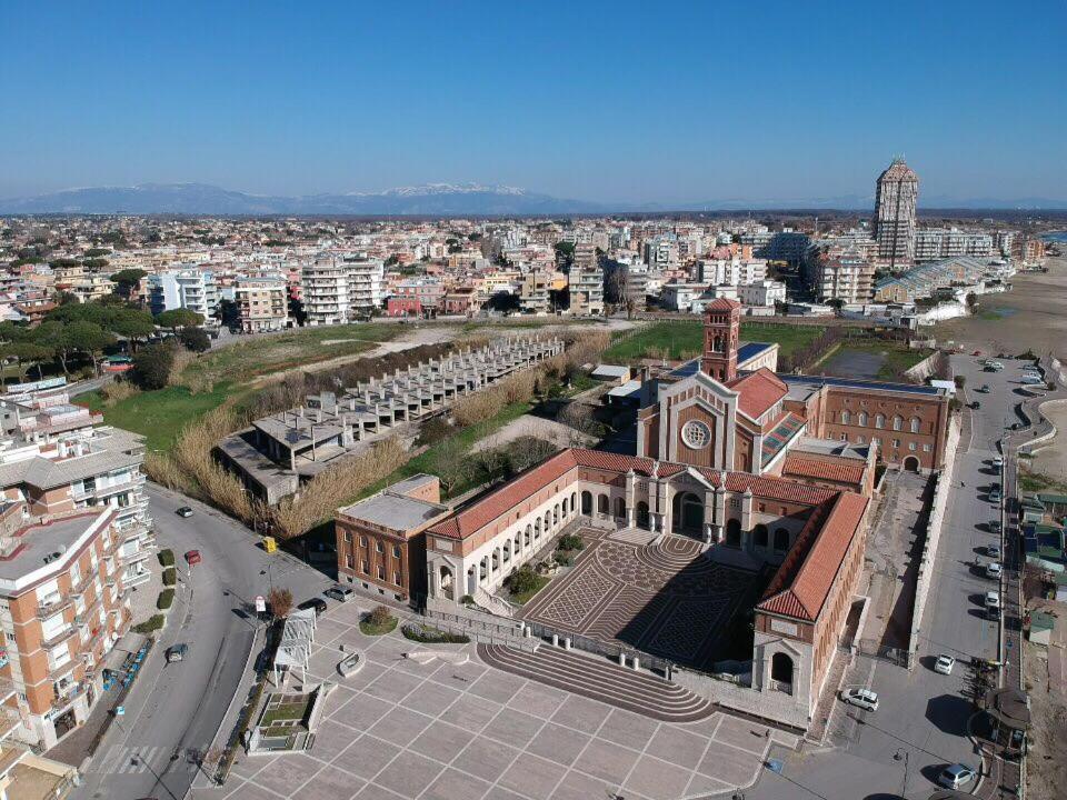 Sweet Home & Wellness Luxury Apartment Nettuno Exteriör bild