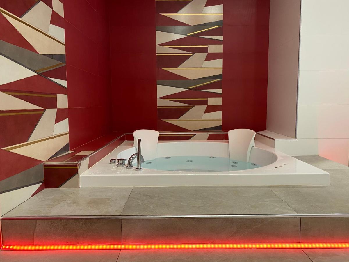 Sweet Home & Wellness Luxury Apartment Nettuno Exteriör bild